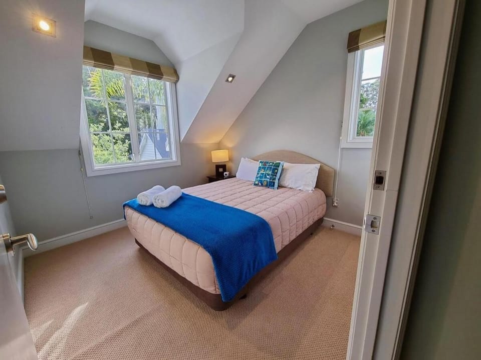Blue Penguin - Russell Cottages Collection 2-4 Bedroom House in Northland