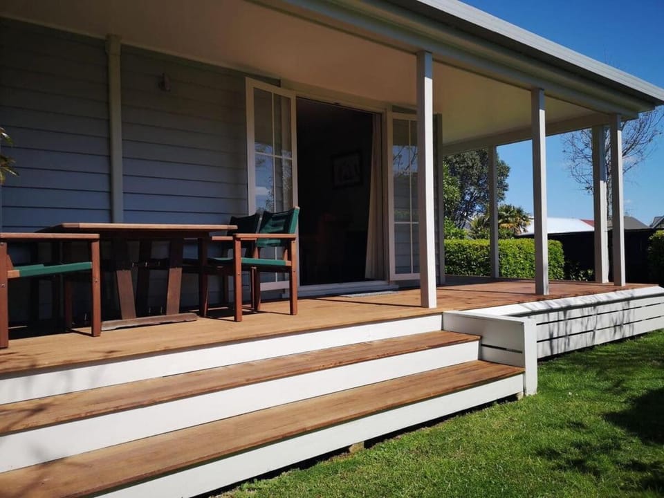 Blue Penguin - Russell Cottages Collection 2-4 Bedroom House in Northland