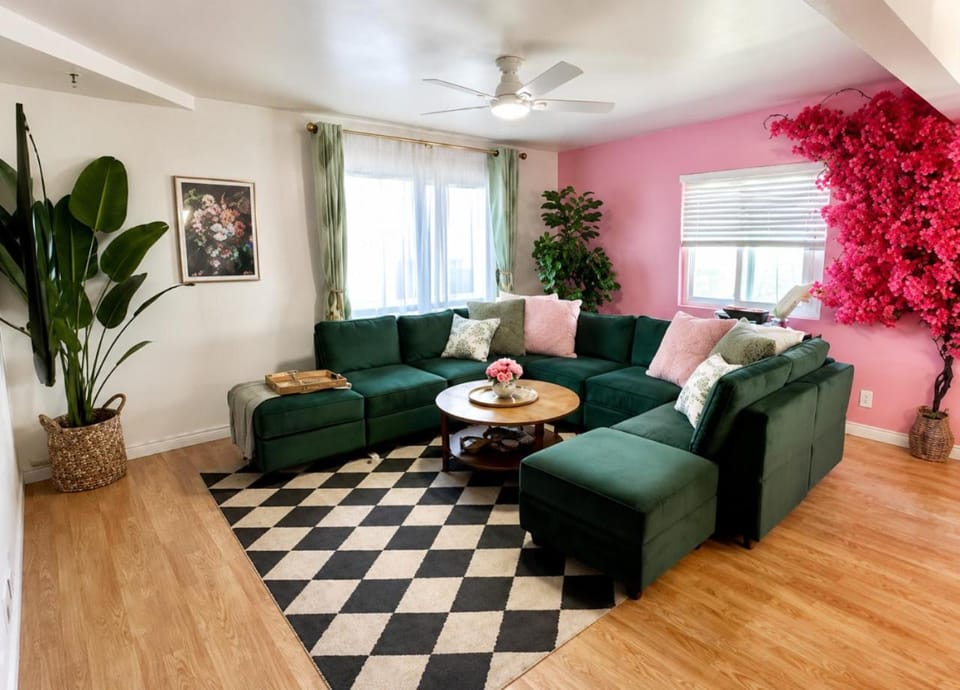 Beach Home with Gym and Cuddle Couch Apartment in Manhattan Beach