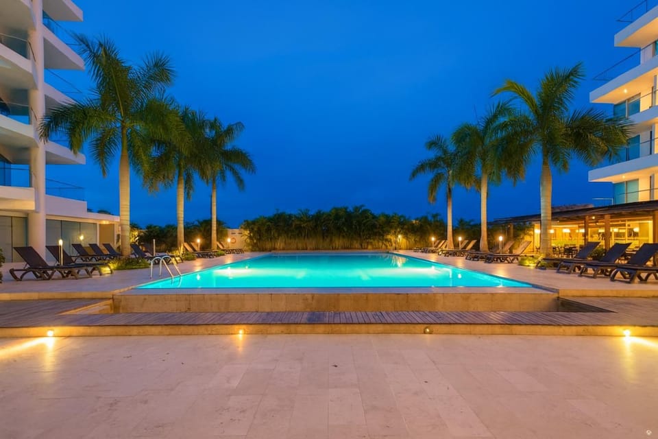 Property building, Night, Pool view, Swimming pool, Swimming pool, sunbed
