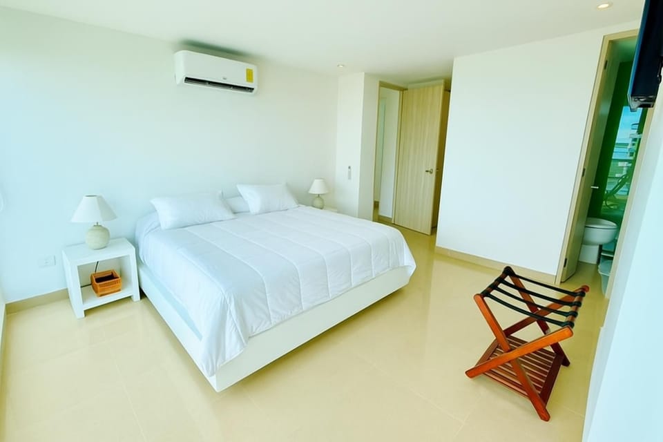 Bed, Photo of the whole room, Bedroom, air conditioner