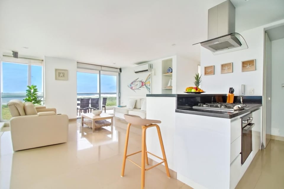Kitchen or kitchenette, Living room, Seating area, Dining area, oven, stove