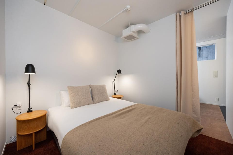 Bed, Bedroom, air conditioner