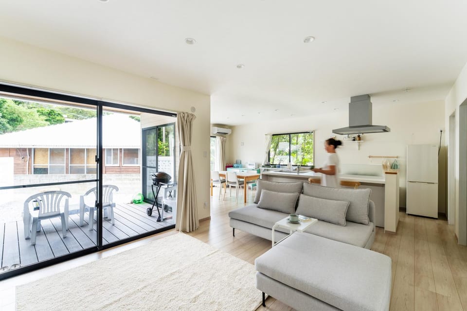 View (from property/room), Balcony/Terrace, Kitchen or kitchenette, Living room