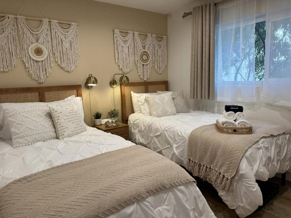Private Patio 5 Min Walk to Beach and Restaurants House in Manhattan Beach