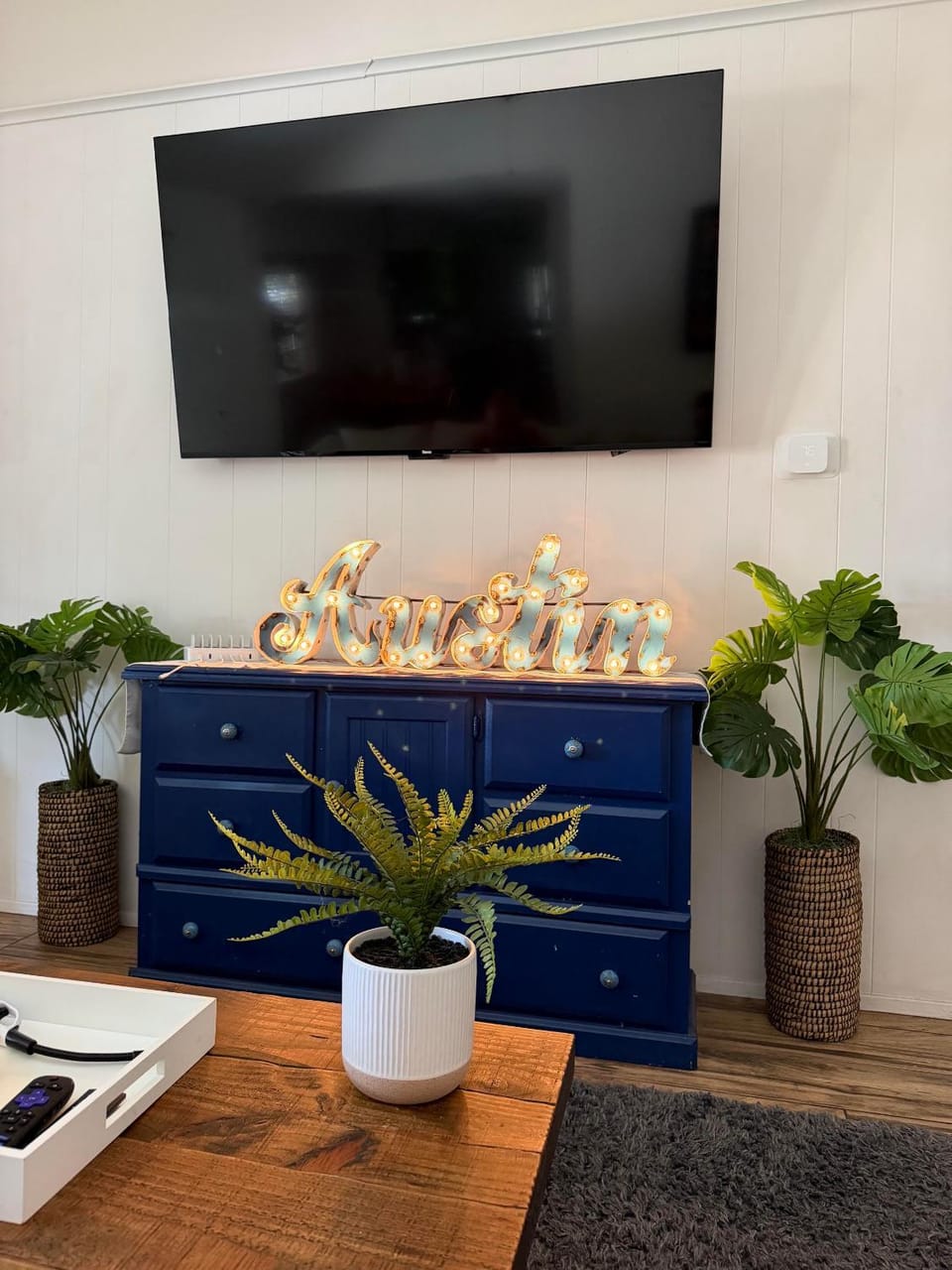 TV and multimedia, Living room, Decorative detail, Seating area