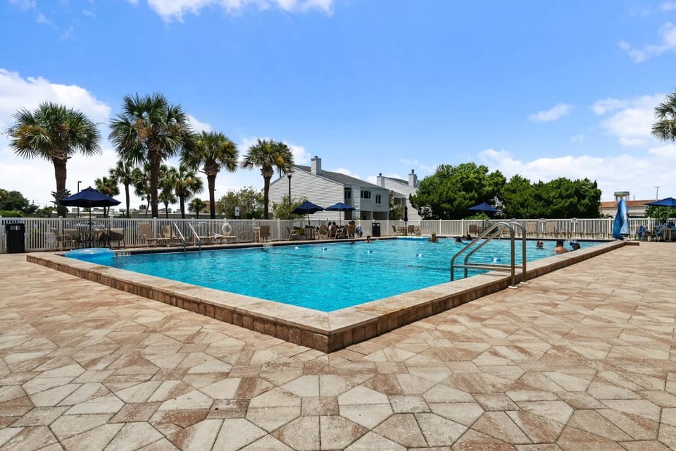 Beach Service Included Corner Condo House in Destin