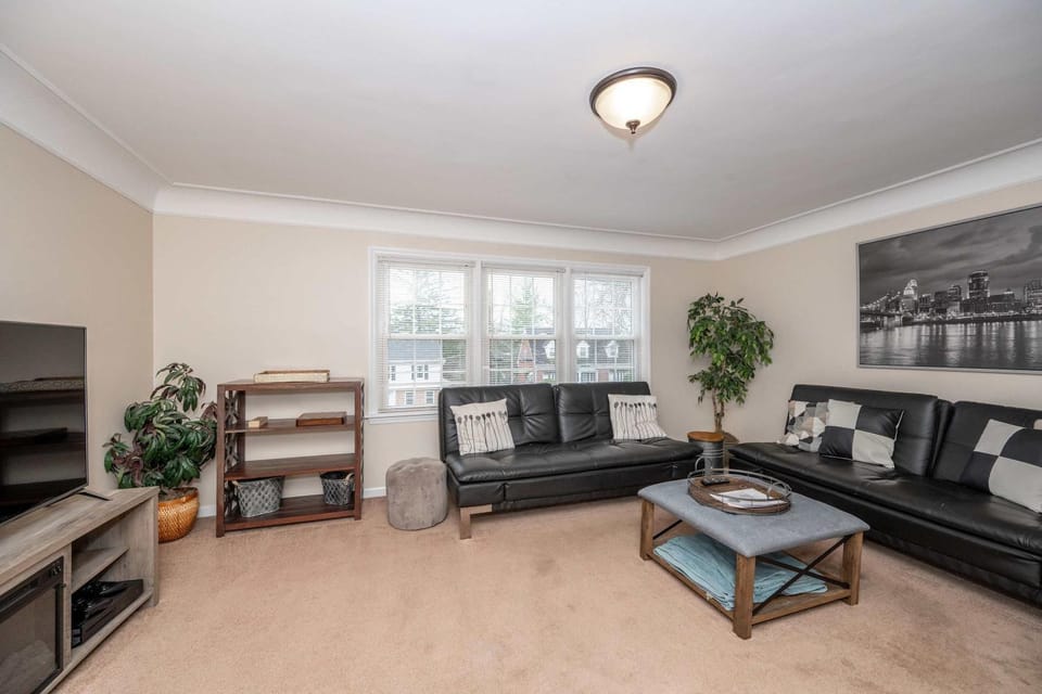 Kenwood Keys Suites - for 12 House in Cincinnati