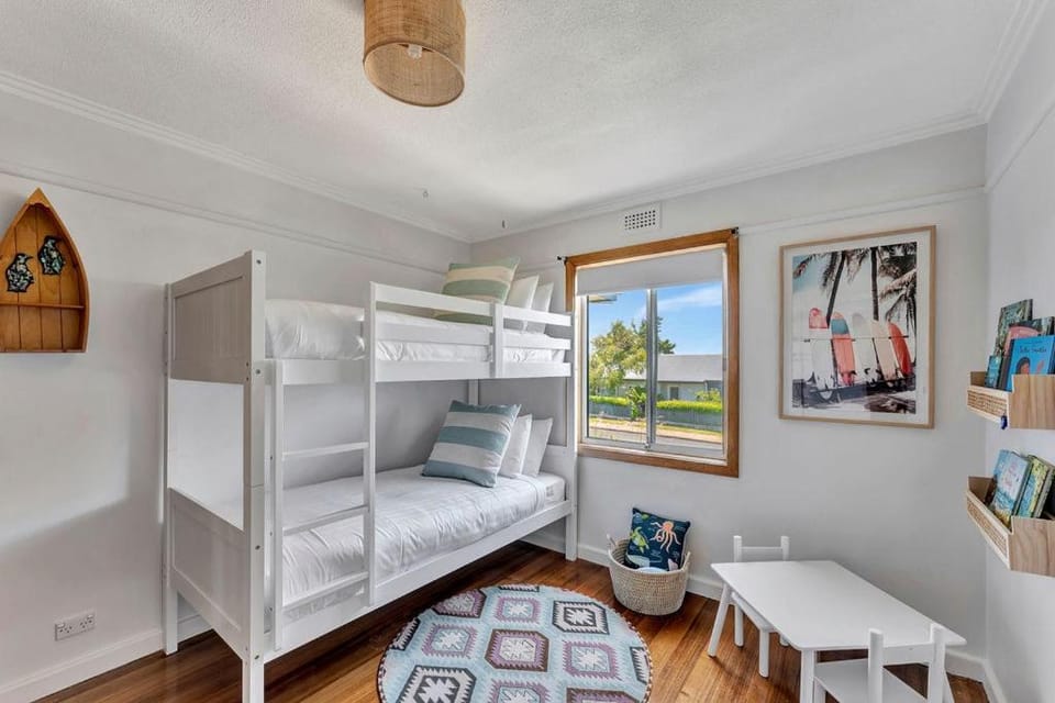 Seabreeze Escape: Your Next Coastal Getaway House in Penguin