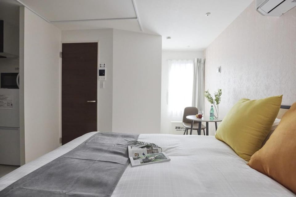 Bed, Living room