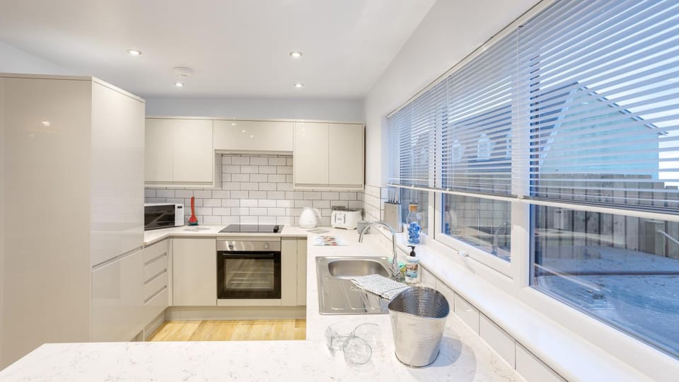 Heavenly Family Vista Retreat with Hot Tub! House in Ilfracombe