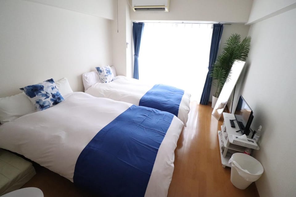 Bed, TV and multimedia, Living room, Photo of the whole room, Bedroom, air conditioner