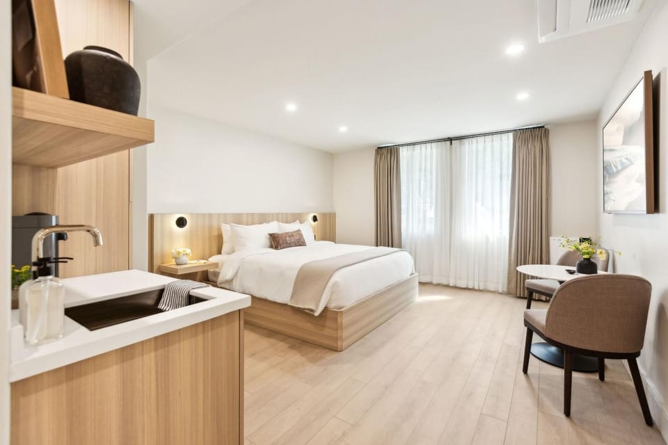 Bed, Coffee/tea facilities, Kitchen or kitchenette, Photo of the whole room, Seating area, heating, air conditioner