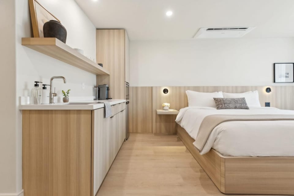 Bed, Kitchen or kitchenette, Photo of the whole room, heating, microwave, wardrobe, air conditioner