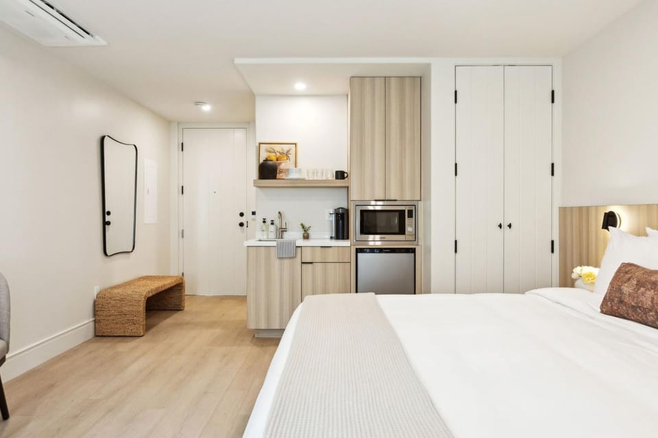 Kitchen or kitchenette, Seating area, Bedroom, microwave, pet friendly, toaster, wardrobe