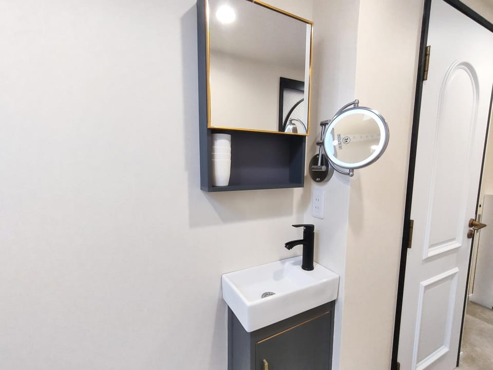 B3 东京新宿高田马场温馨两室民宿 Shinjuku T akadanobaba Cozy 2BR Apart ment 步行可达车站 山手线直达涩谷新宿池袋 适合家庭朋友情侣旅行长期入住 Quiet Family St ay in Tokyo Apartment in Shinjuku
