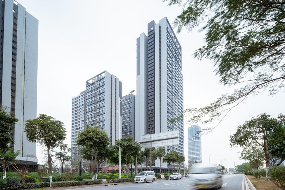 Property building, Day, Neighbourhood, Street view, Location, Parking