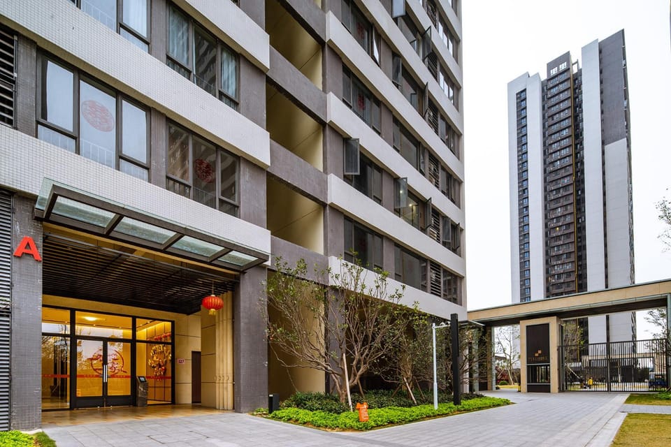 Property building, Facade/entrance, Day