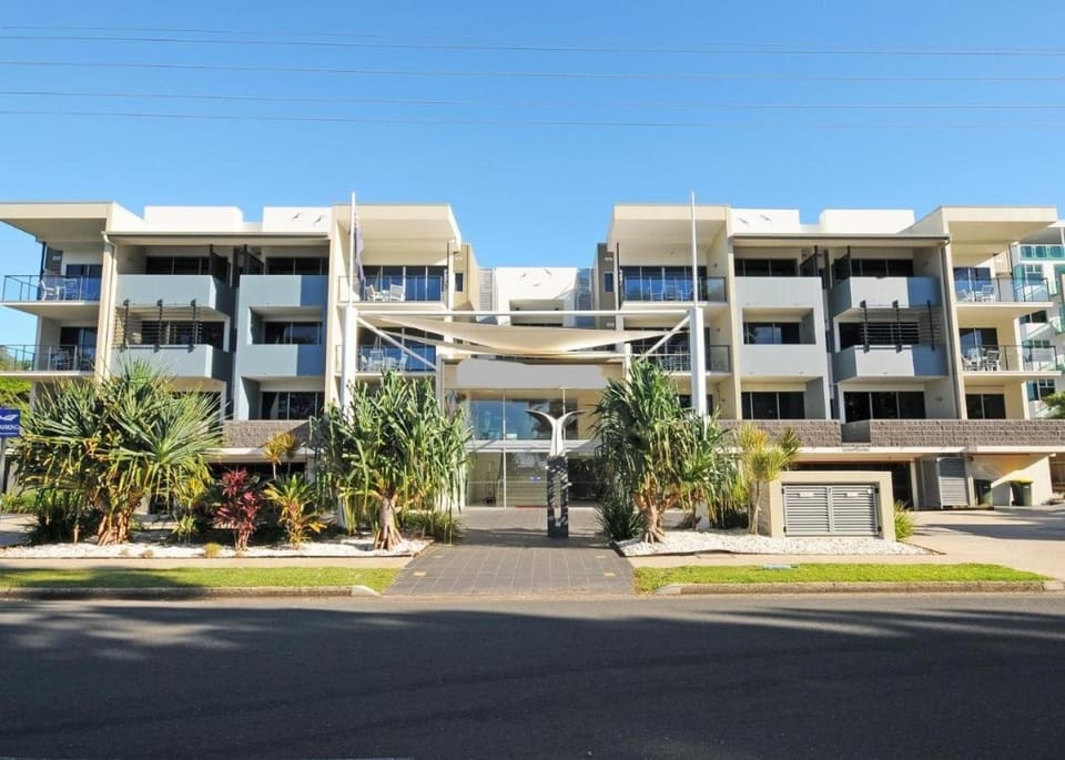 Property building, Day, Location