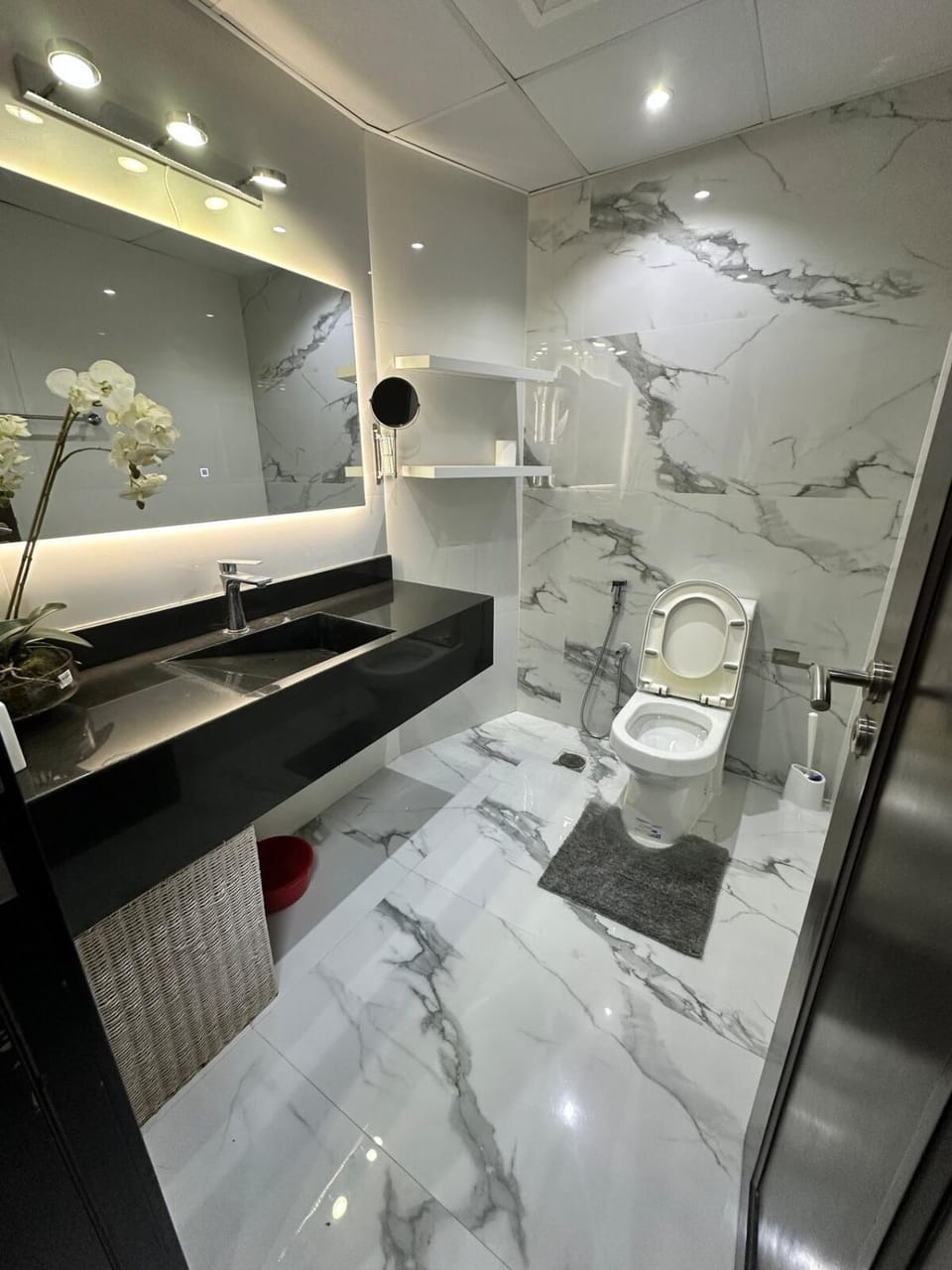 Shower, Toilet, Bathroom, towels