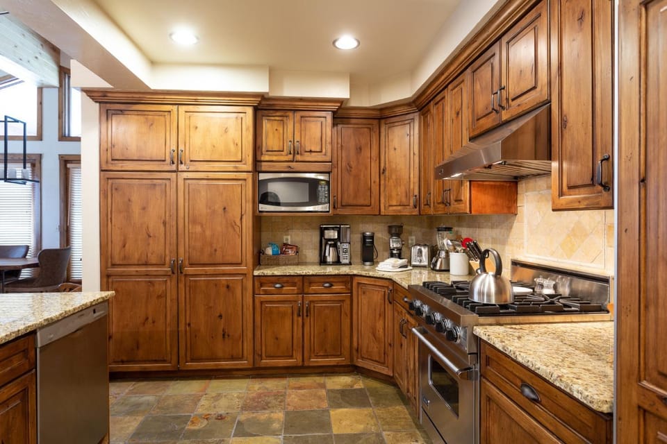 Trail's End Lodge at Deer Valley Resort - Three Bedroom Residence with Spa #301 Apartment in Park City