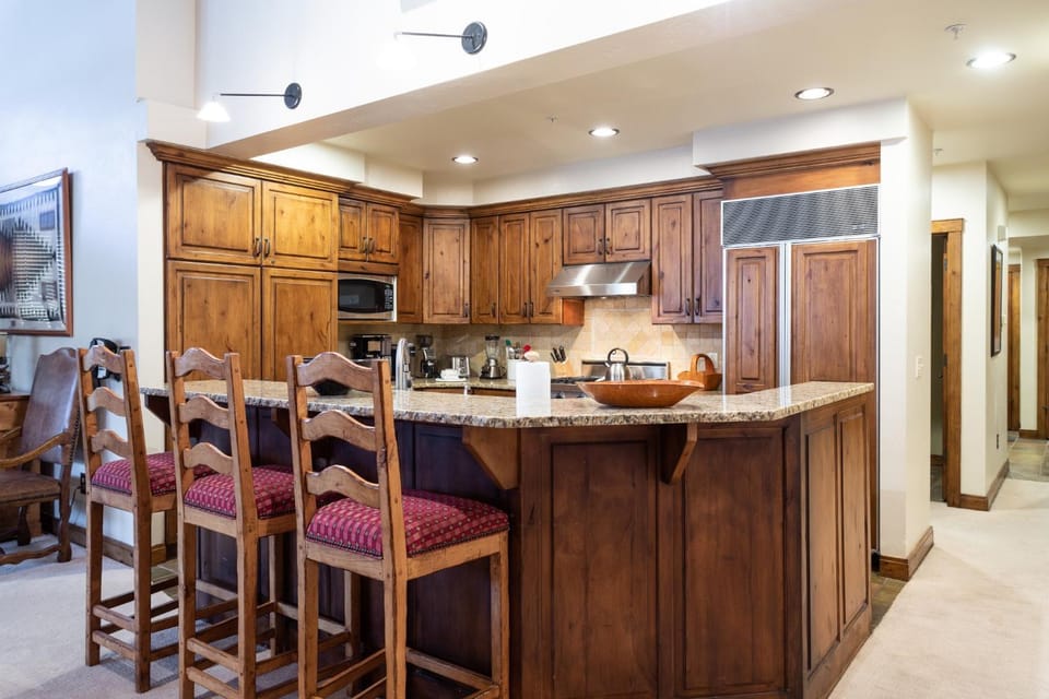Trail's End Lodge at Deer Valley Resort - Three Bedroom Residence with Spa #301 Apartment in Park City