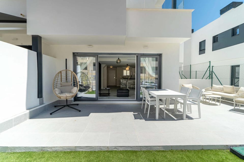 Patio, Balcony/Terrace, Living room, Seating area, Dining area