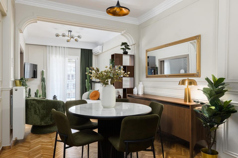 Seating area, Dining area