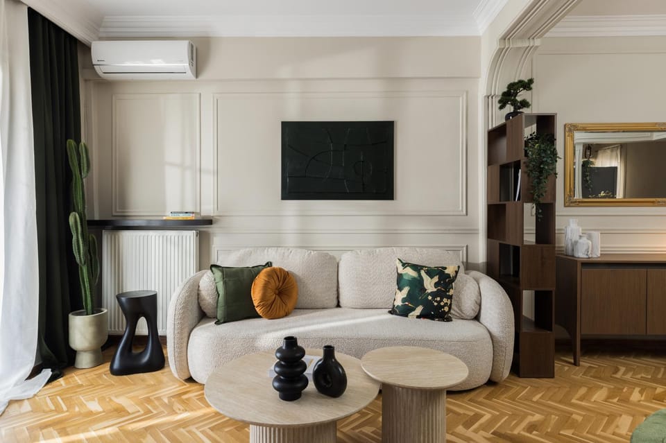 TV and multimedia, Living room, Seating area, air conditioner