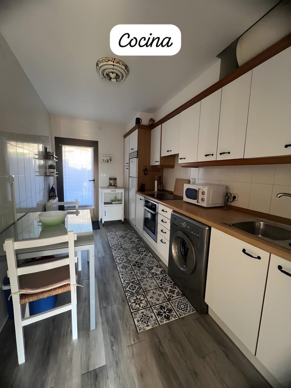 Kitchen or kitchenette, Living room