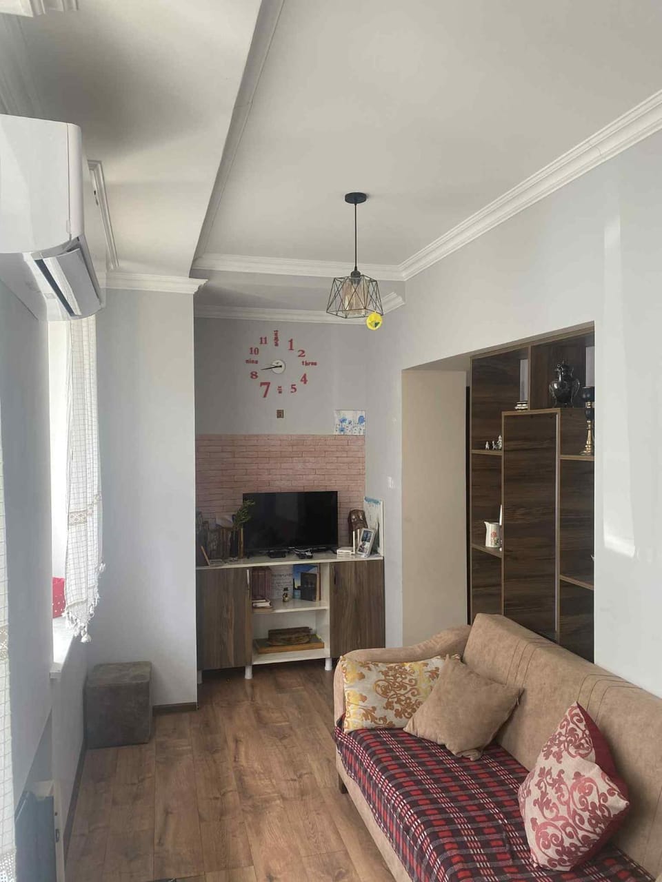 TV and multimedia, Seating area, air conditioner