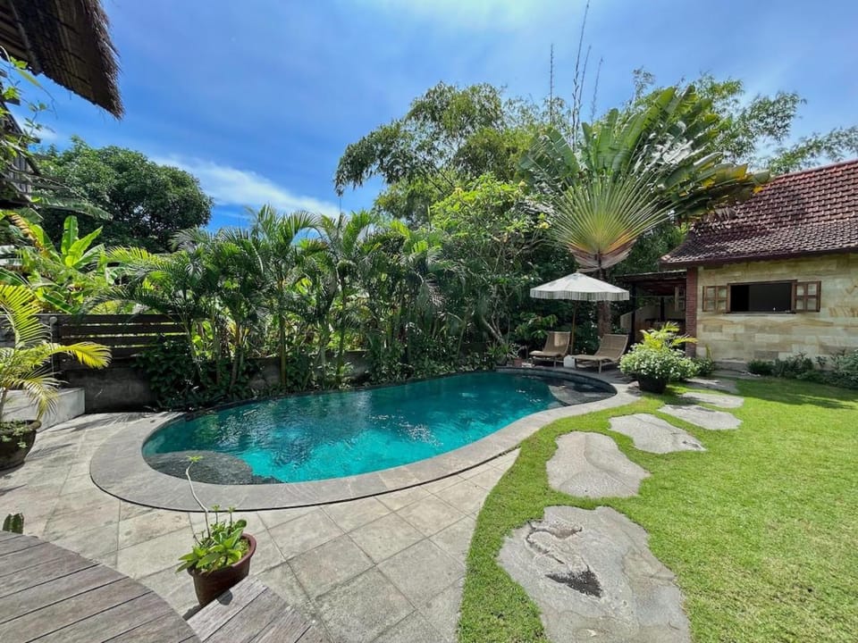 Day, Natural landscape, Garden, Garden view, Pool view, Swimming pool, sunbed