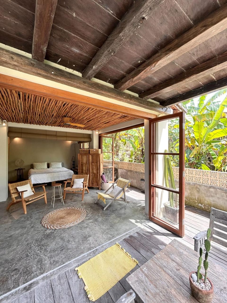 Day, Balcony/Terrace, Seating area, Bedroom, Garden view