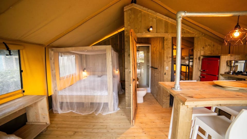 Kitchen or kitchenette, Photo of the whole room, Dining area, Bedroom