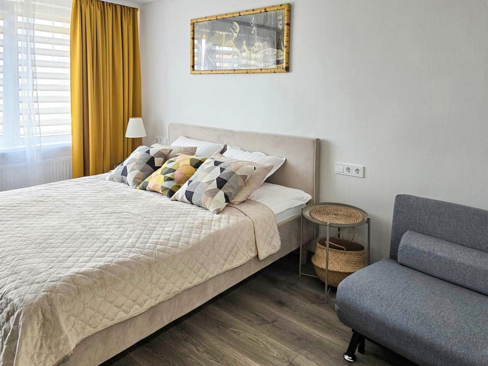 Bed, Seating area, Bedroom