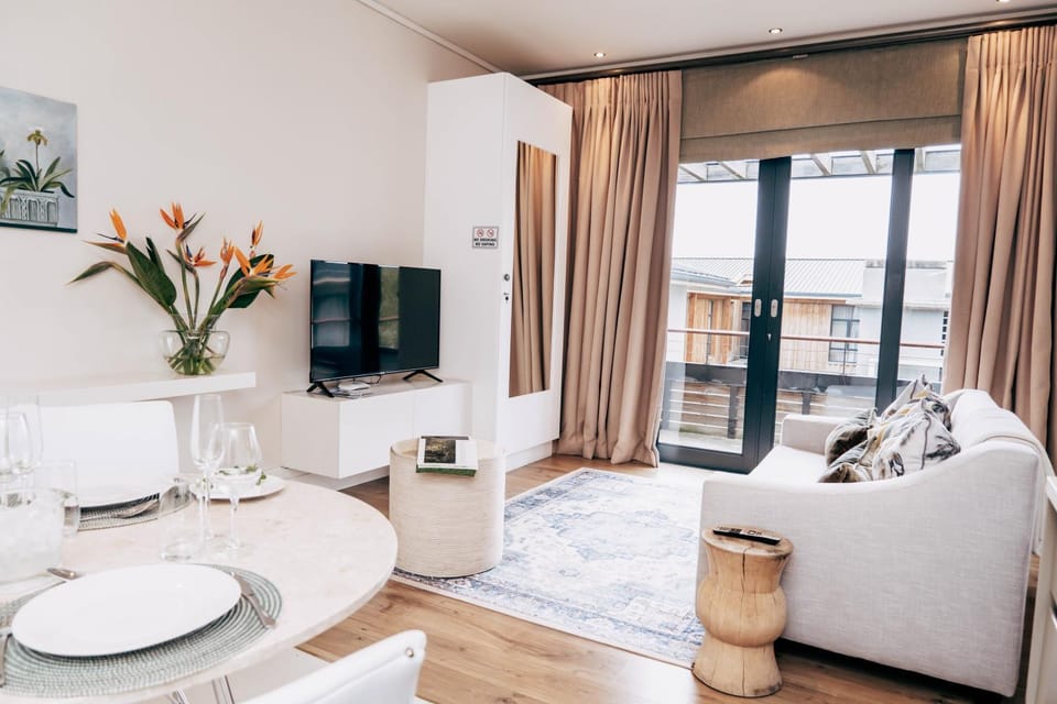 TV and multimedia, Living room, Dining area