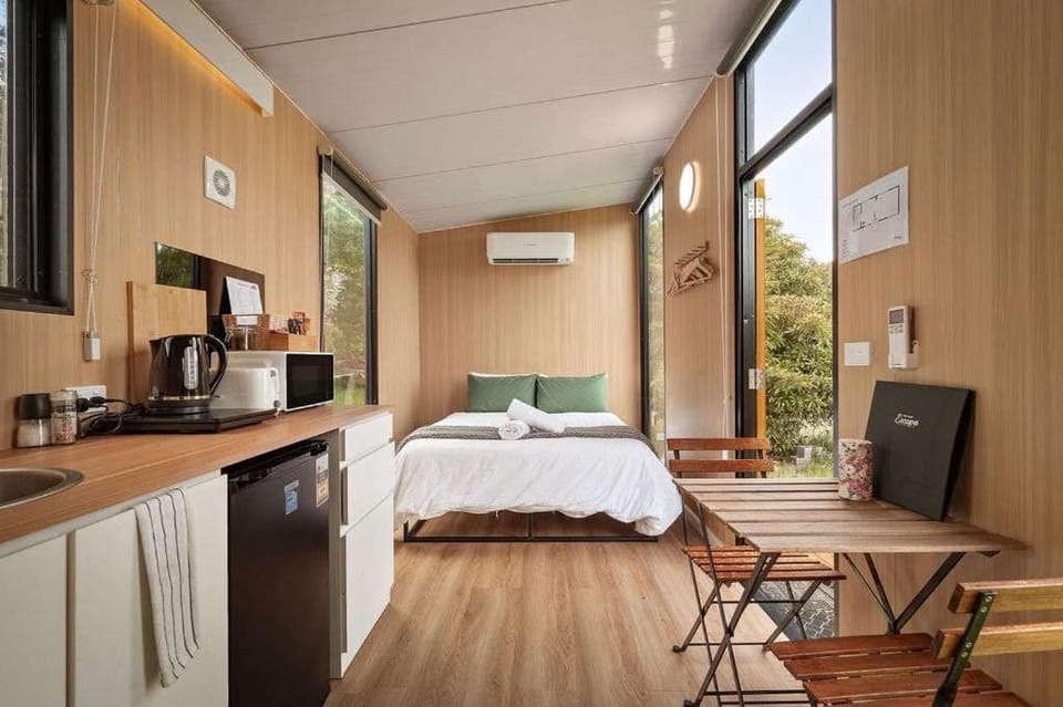 Lazy Daisy Farm by Tiny Away House in Warragul