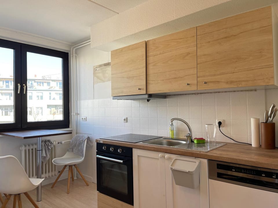 View (from property/room), Kitchen or kitchenette, Dining area, Sunrise, dishwasher, oven, pet friendly, stove, toaster, kitchen