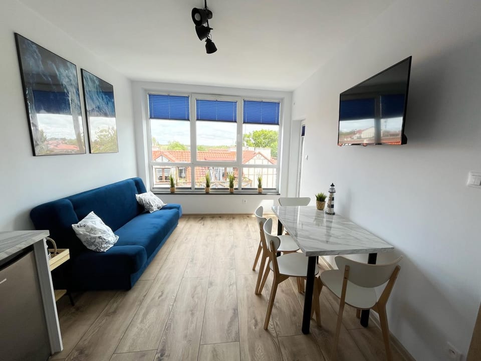TV and multimedia, Living room, Seating area, Dining area, Evening entertainment