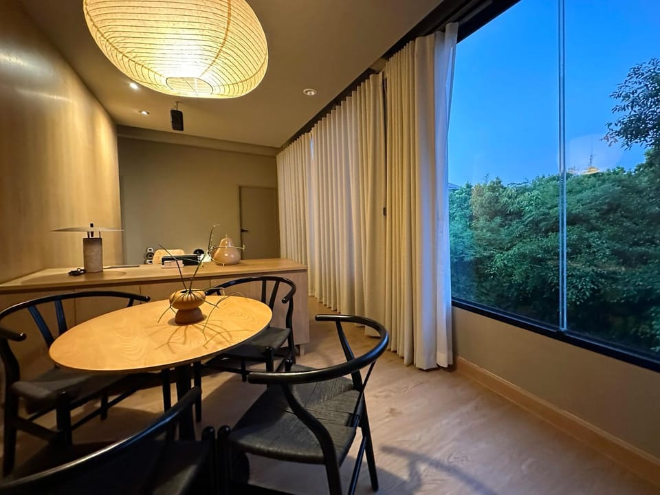 View (from property/room), Living room, Seating area, Dining area