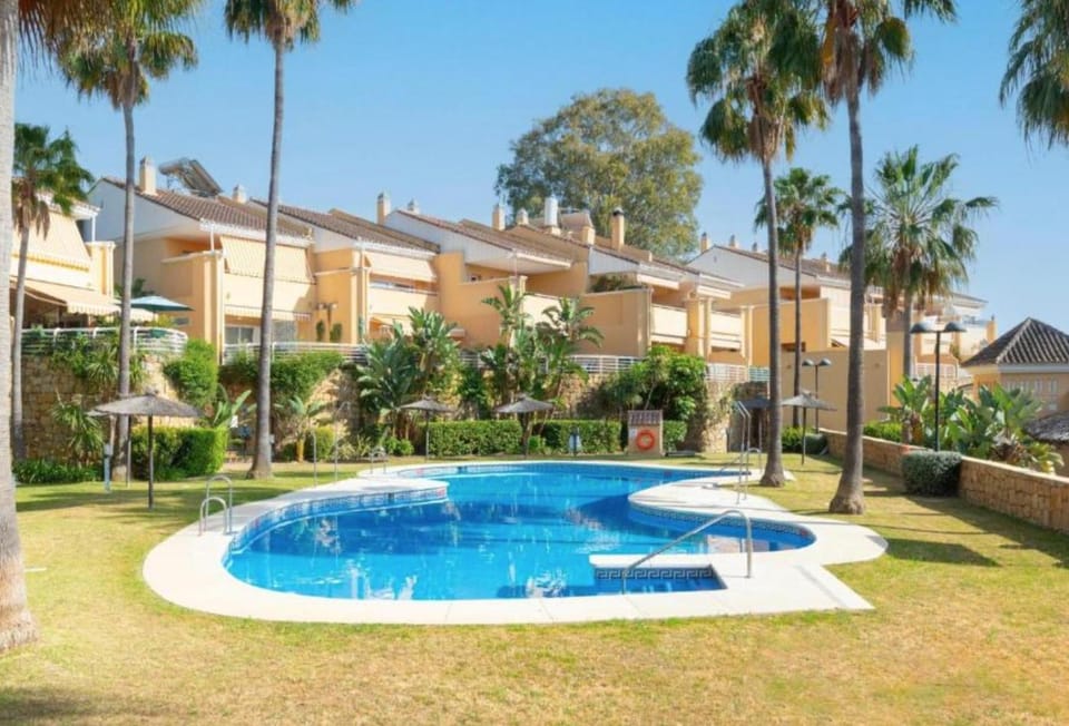 Property building, Garden, Garden view, Pool view, Swimming pool