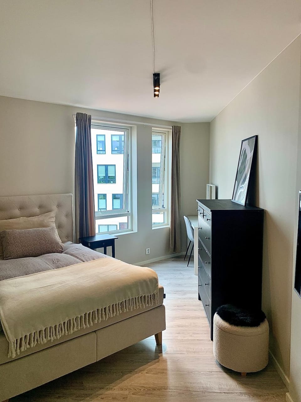 Bed, TV and multimedia, Bedroom