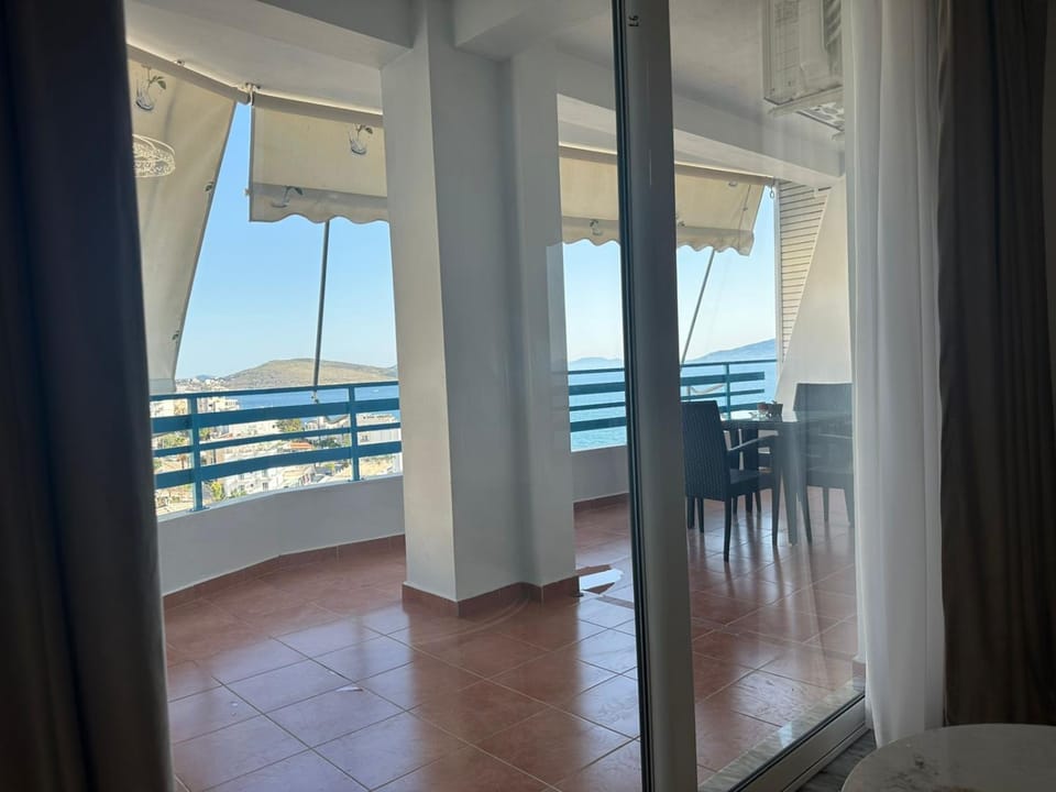 View (from property/room), Balcony/Terrace, Dining area, Sea view