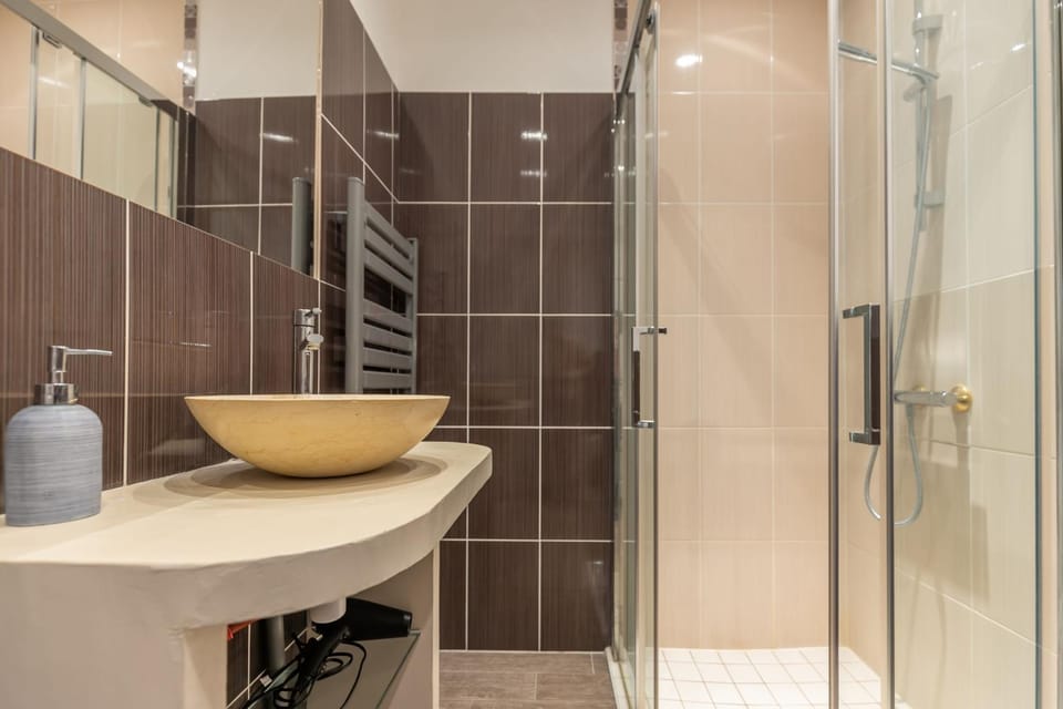 Shower, Bathroom