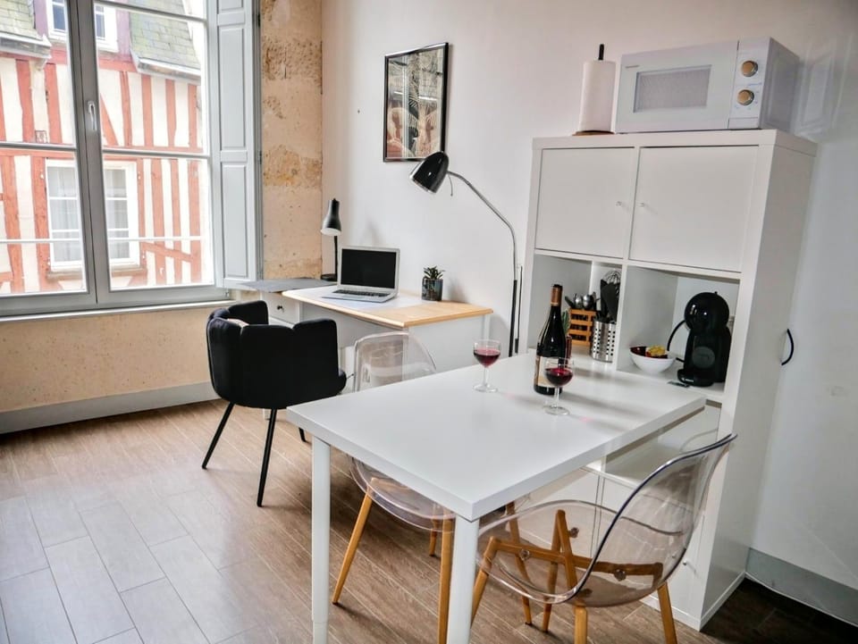 Seating area, Dining area