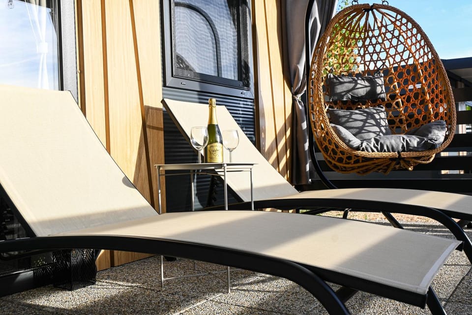 Day, Seating area, sunbed