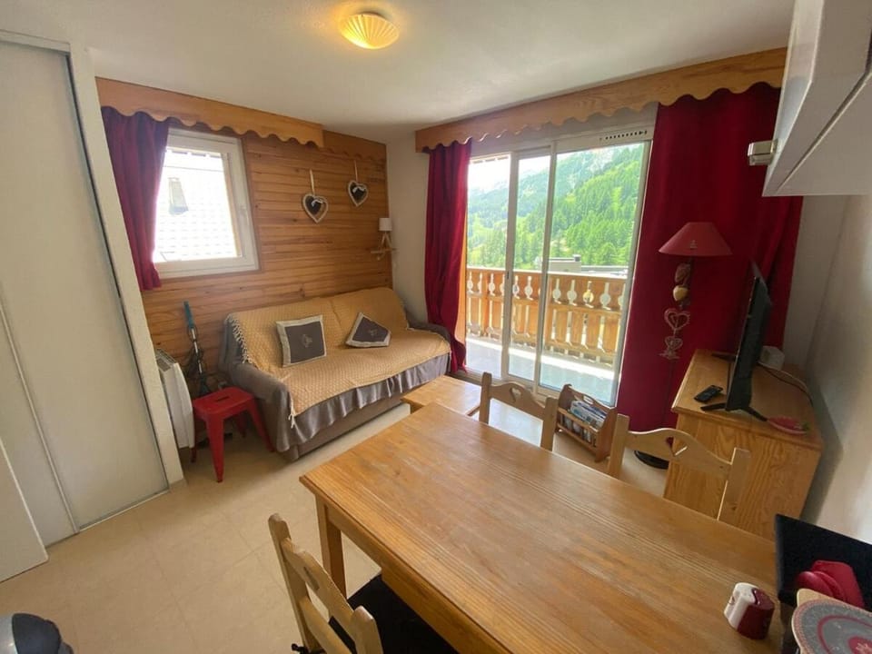 T2 view, skiing, summer pool Balcons du Soleil Apartment in Allos