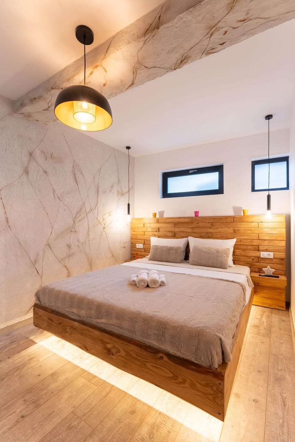 Bed, Bedroom, towels