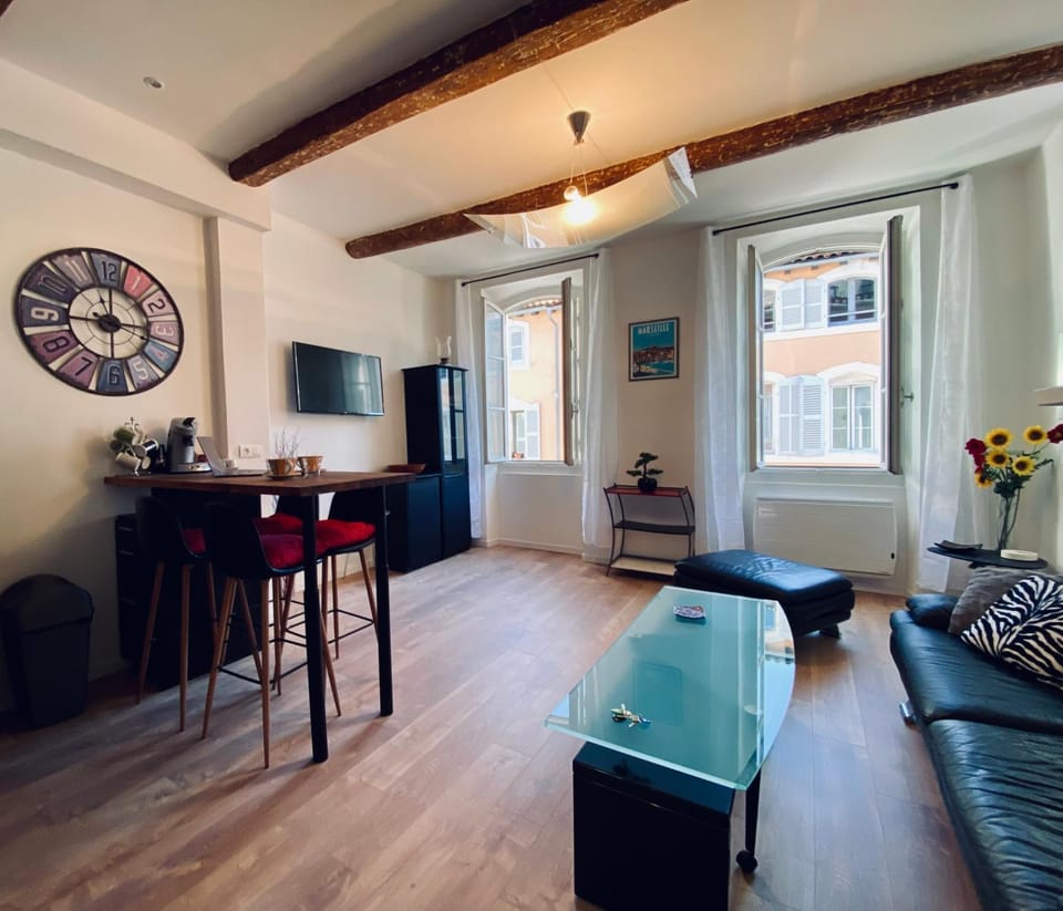 TV and multimedia, Living room, Dining area