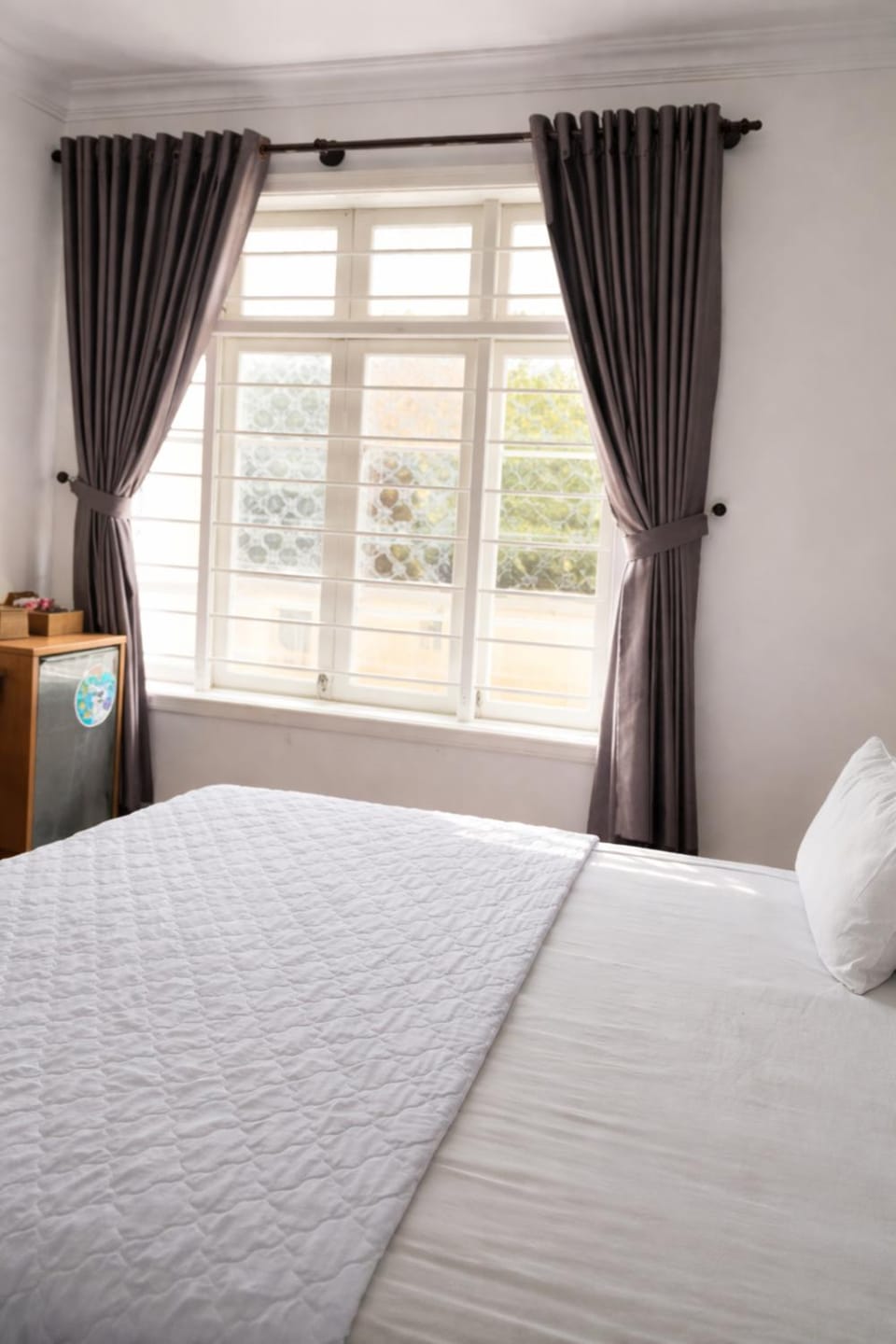 Photo of the whole room, Bedroom